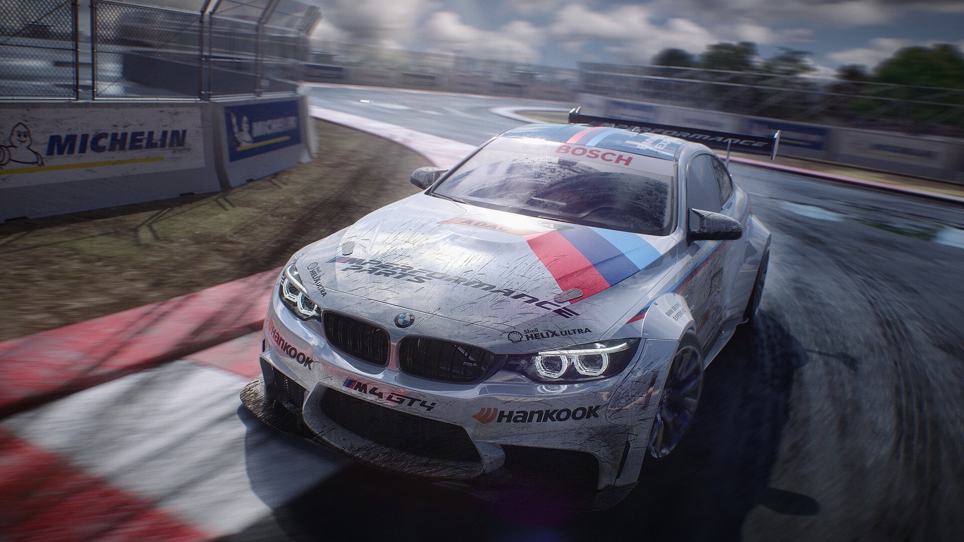 那不勒斯高位压迫打乱对方节奏，那不勒斯的球场